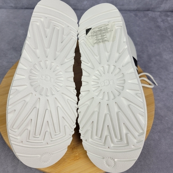 UGG Men’s Neumel Chopd White‎ Leather Chukka Boots size 9 main image 12